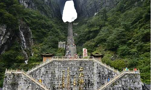 张家界旅游攻略凤凰古城天门山怎么走_张家界天门山离凤凰古城有